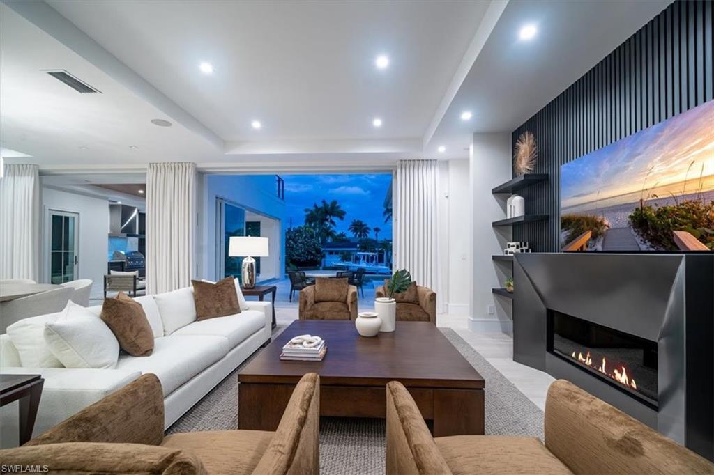ROYAL HARBOR - Residential