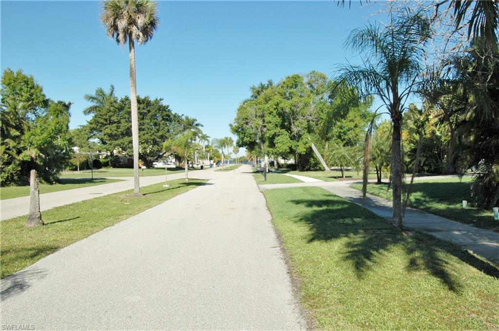 Great Investment Opportunity. Build your dream house on this large lot in very desirable Twin Palm Estates,
Located just south of Colonial Blvd on the river side of Mcgregor.The sellers claim the house is a tear down, property is being offered at lot value.
