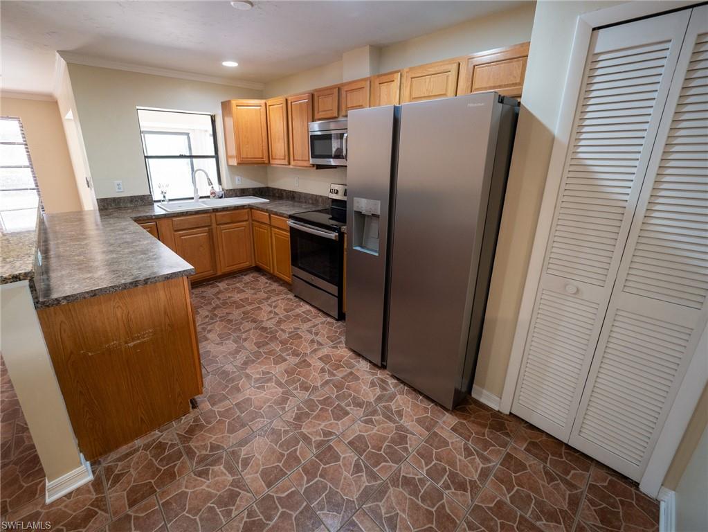 SAN CARLOS PARK - Residential