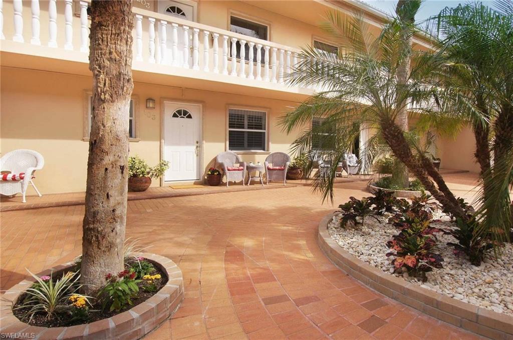 CASTLETON GARDENS - Residential