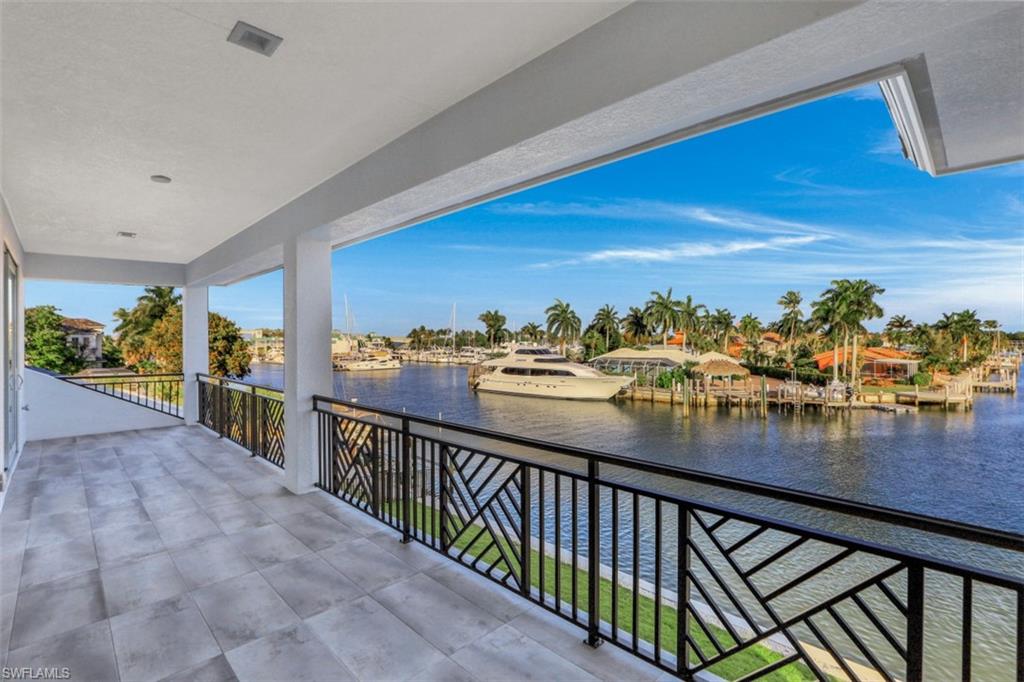 MARCO BEACH - Residential