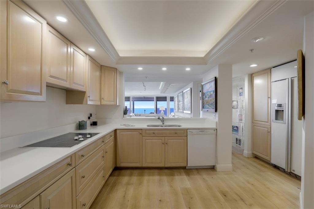 BEACH HOUSE AT NAPLES CAY - Residential