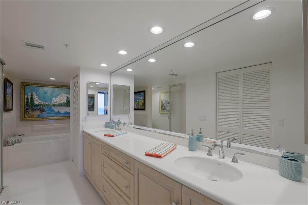 BEACH HOUSE AT NAPLES CAY - Residential