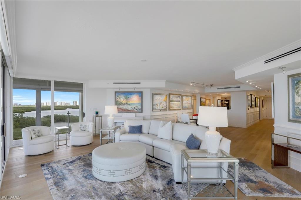 BEACH HOUSE AT NAPLES CAY - Residential