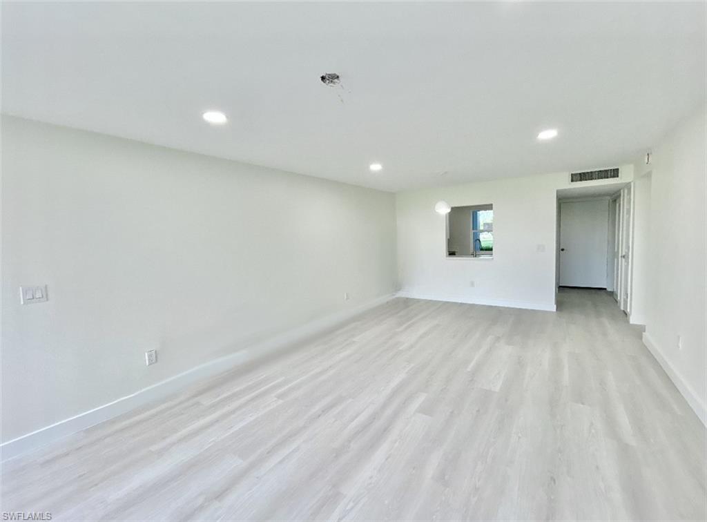SEVEN LAKES - Residential