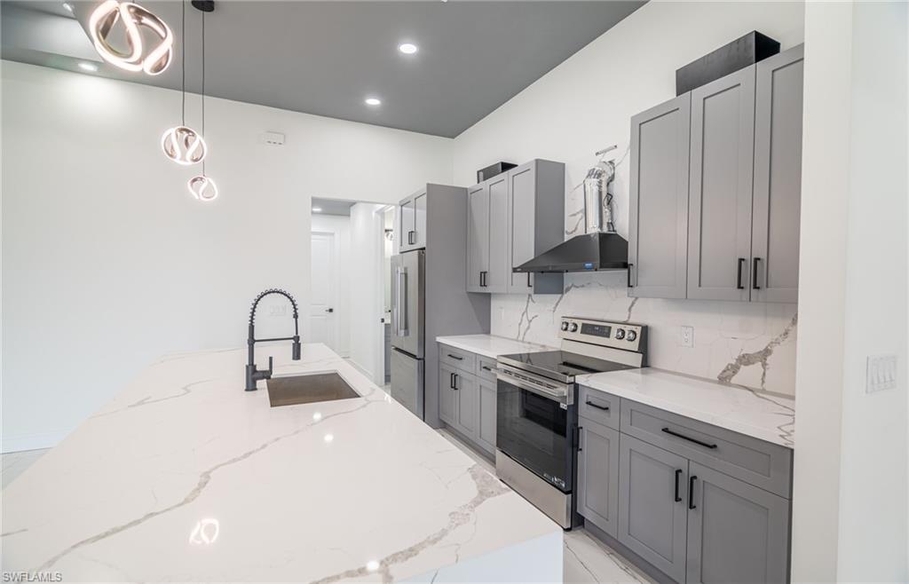 CAPE CORAL - Residential
