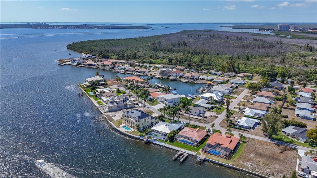 CAPE CORAL - Land
