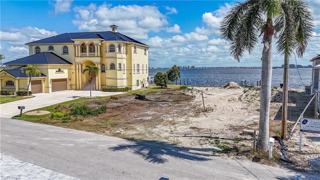 CAPE CORAL - Land