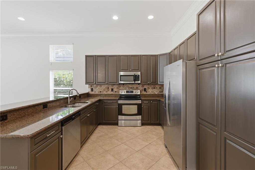 SATURNIA LAKES - Residential