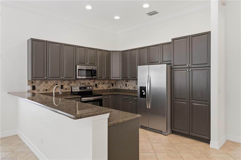 SATURNIA LAKES - Residential