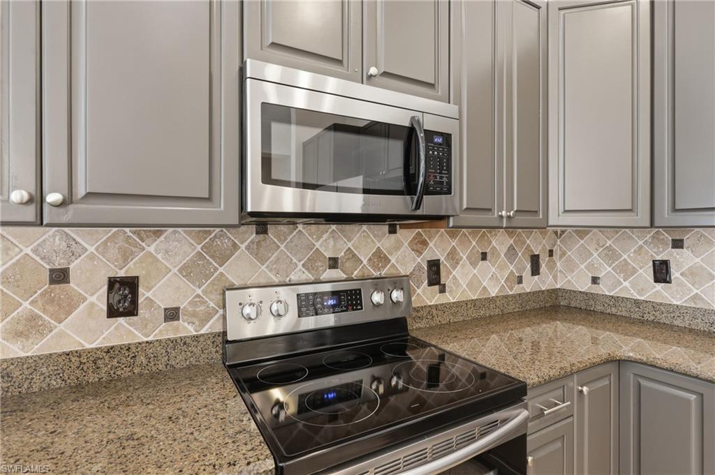 SATURNIA LAKES - Residential