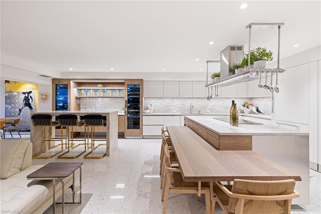 REGENCY TOWERS - Residential