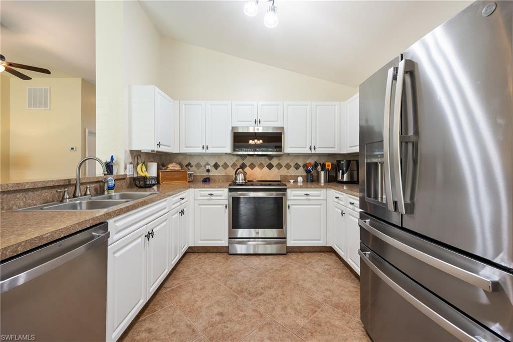 VARSITY LAKES - Residential