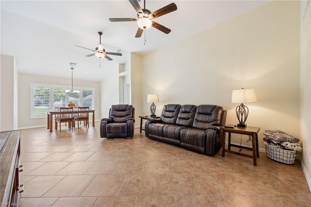 VARSITY LAKES - Residential
