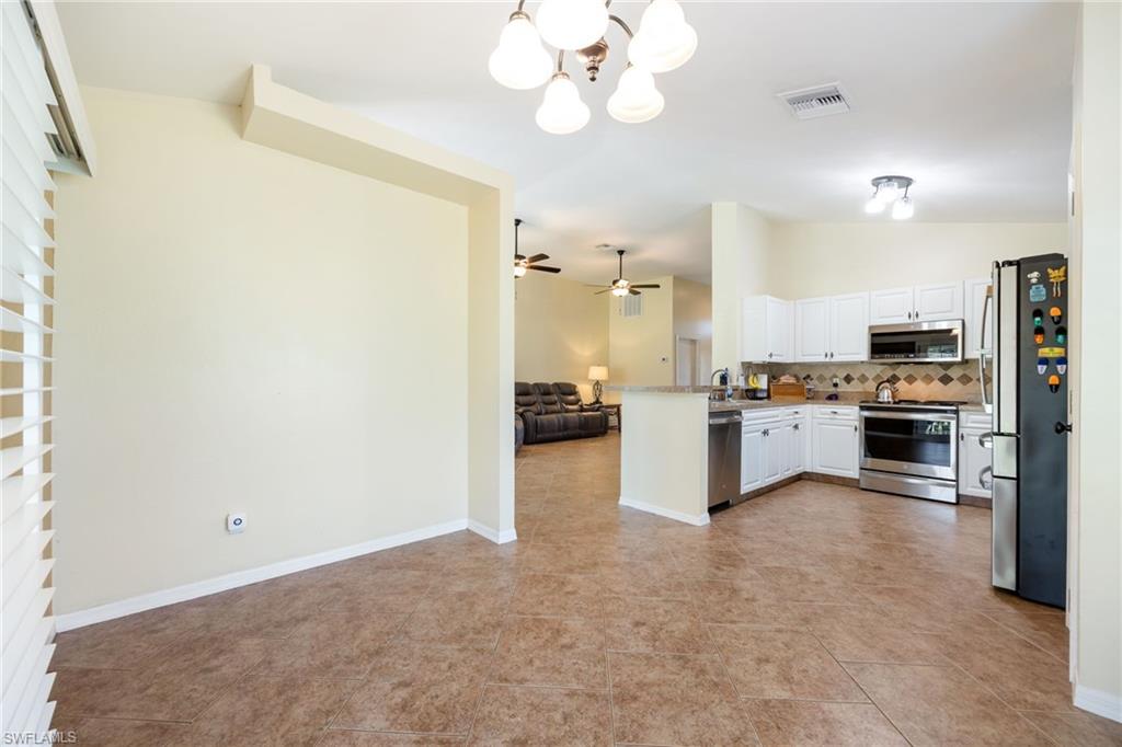 VARSITY LAKES - Residential