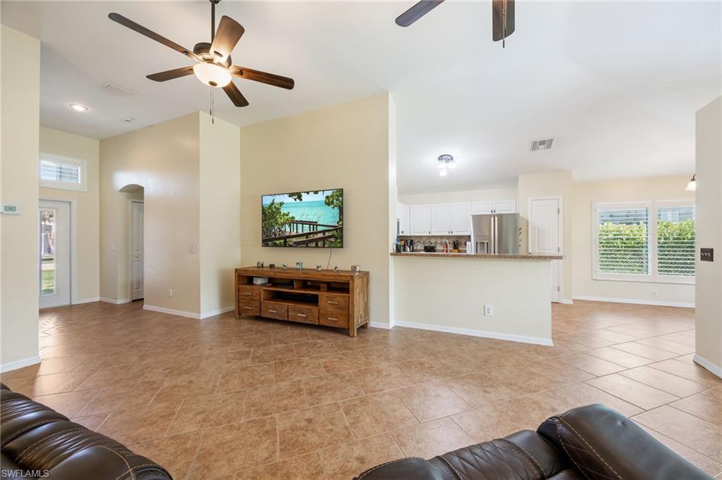 VARSITY LAKES - Residential