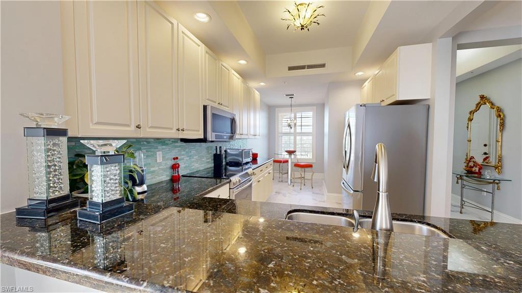 THE RESIDENCES AT LA PIAZZA - Residential