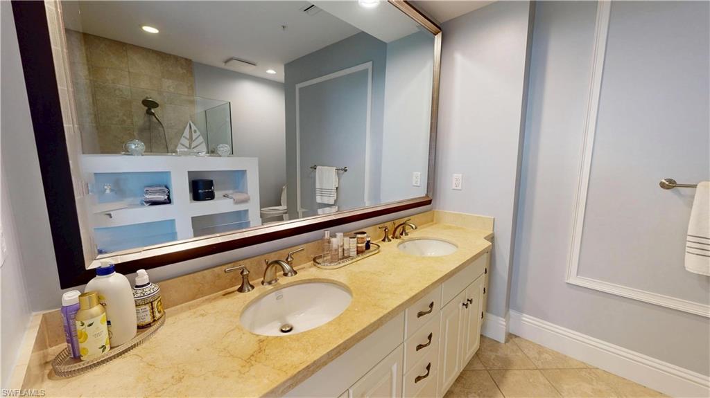 THE RESIDENCES AT LA PIAZZA - Residential