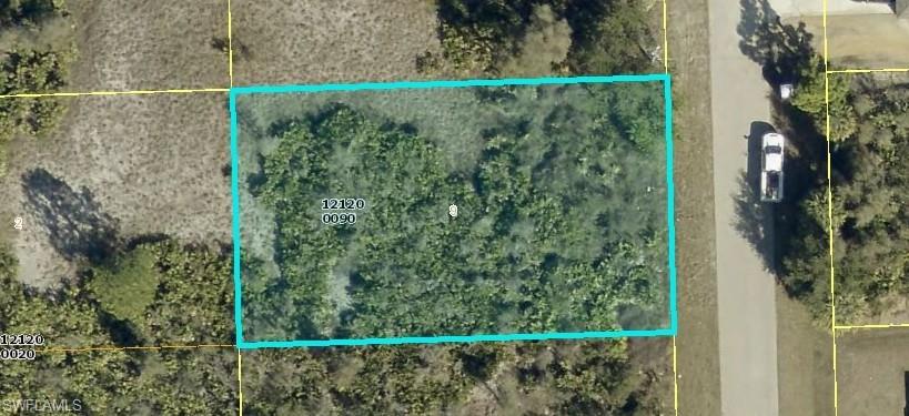 Great opportunity to build your dream home.  Country living setting but conveniently located to shopping, restaurants and entertainment.
