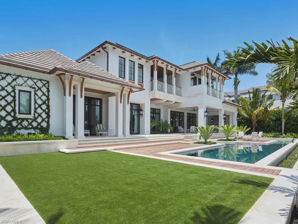 Situated on the scenic waters of Galleon Cove, this property offers 130 feet of prime water frontage and provides magnificent views that epitomize luxurious waterfront living. London Bay Homes, in collaboration with esteemed professionals including Stofft Cooney Architects, Romanza Interior Design, and Exteriors by Koby Kirwin, presents an exceptional custom residence encompassing nearly 8,400 square feet of meticulously designed living space. This home features an impressive array of amenities and details that exemplify sophistication and elegance.