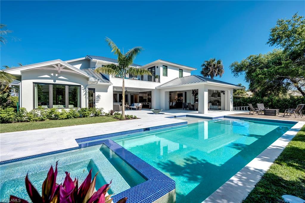 MOORINGS - Residential