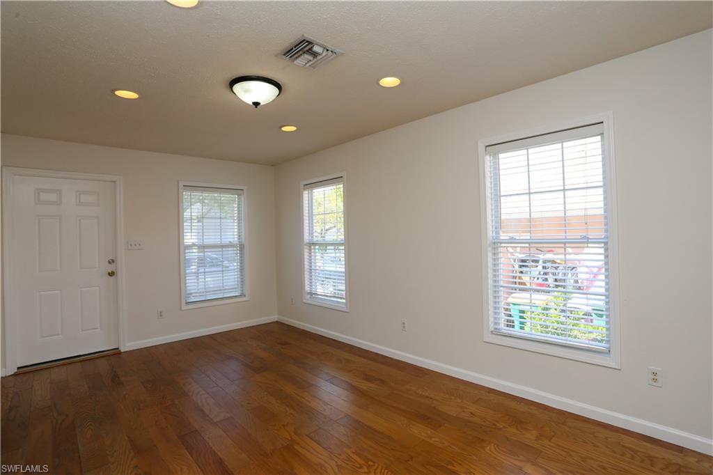 LEAWOOD LAKES - Residential