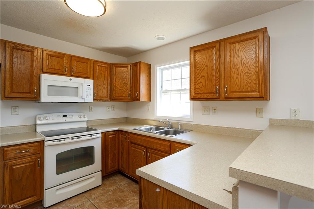 LEAWOOD LAKES - Residential