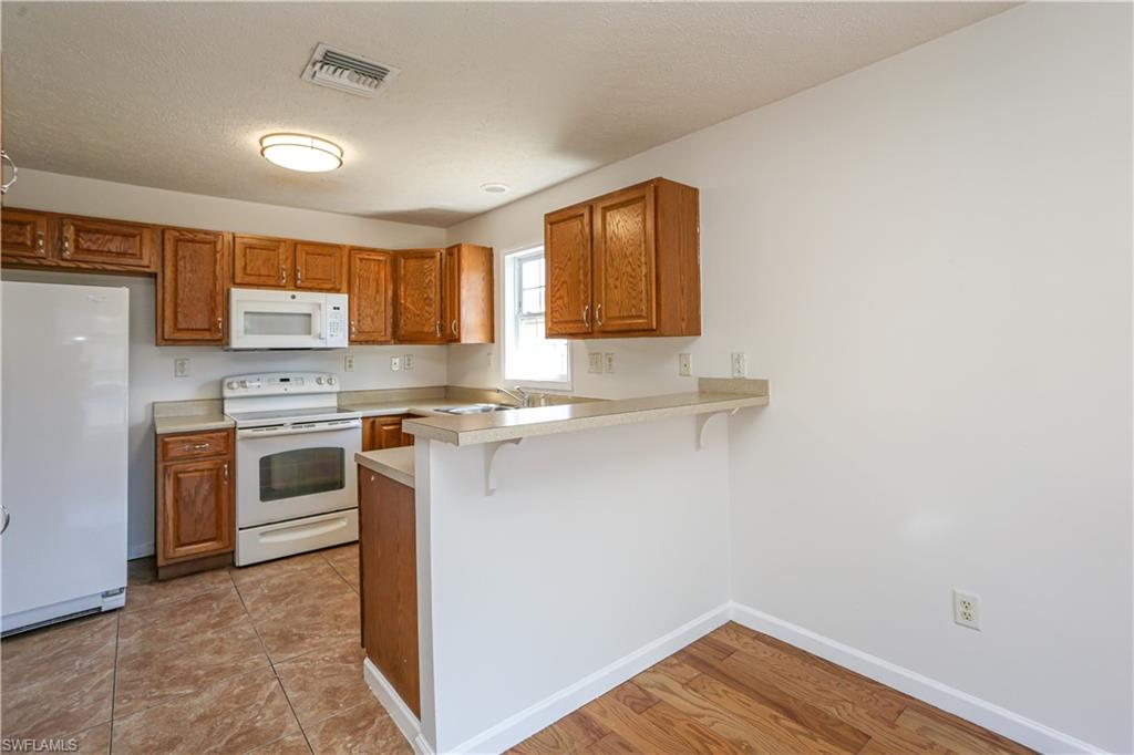 LEAWOOD LAKES - Residential