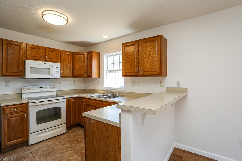 LEAWOOD LAKES - Residential
