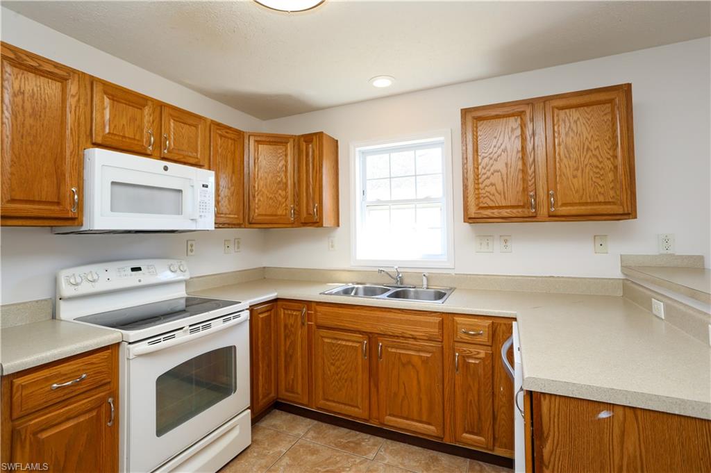 LEAWOOD LAKES - Residential