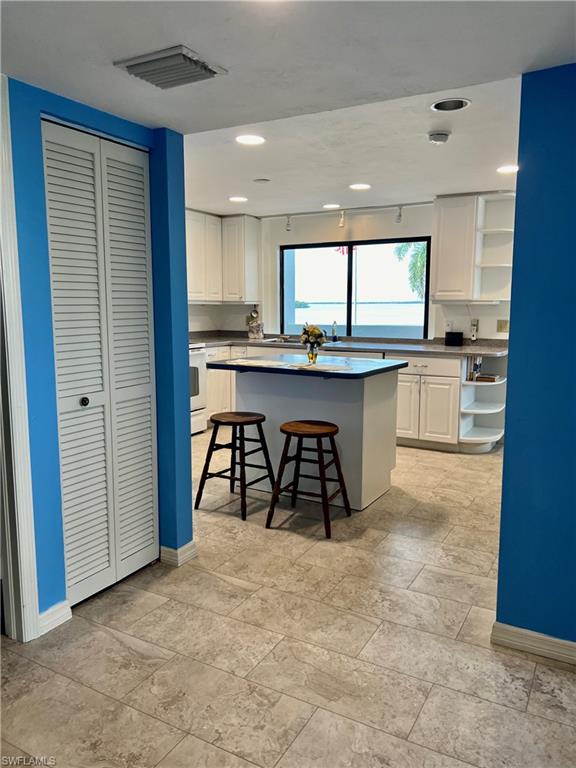 HARBOUR POINTE CONDO - Residential
