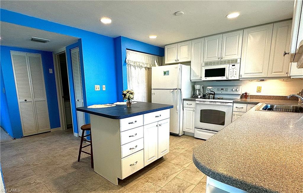 HARBOUR POINTE CONDO - Residential