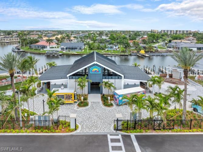 CAPE CORAL - Land