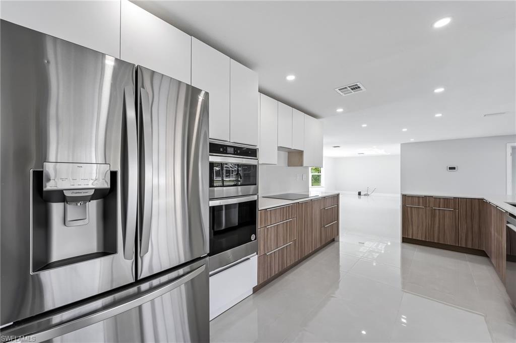 YACHT CLUB COLONY - Residential Lease