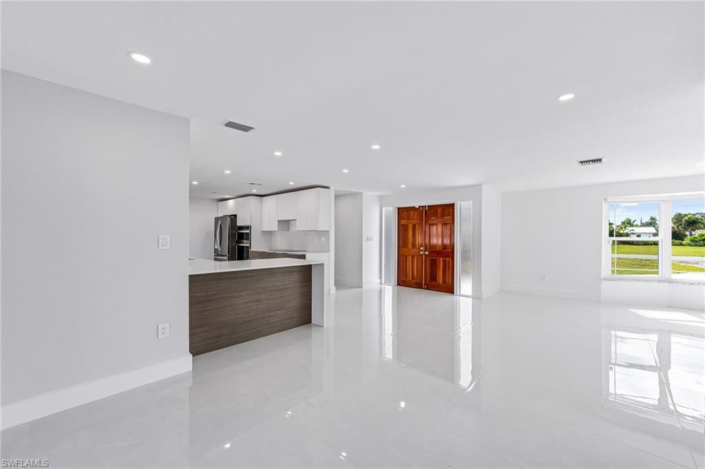 YACHT CLUB COLONY - Residential Lease