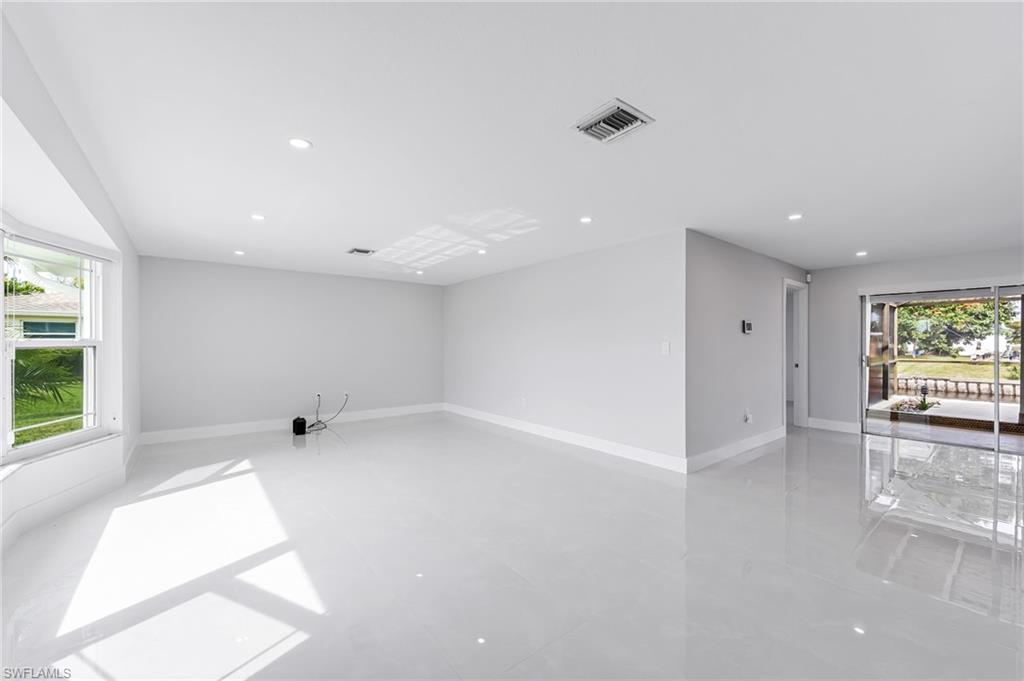 YACHT CLUB COLONY - Residential Lease