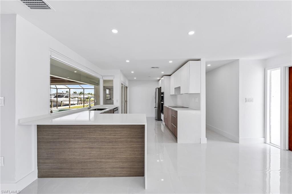 YACHT CLUB COLONY - Residential Lease