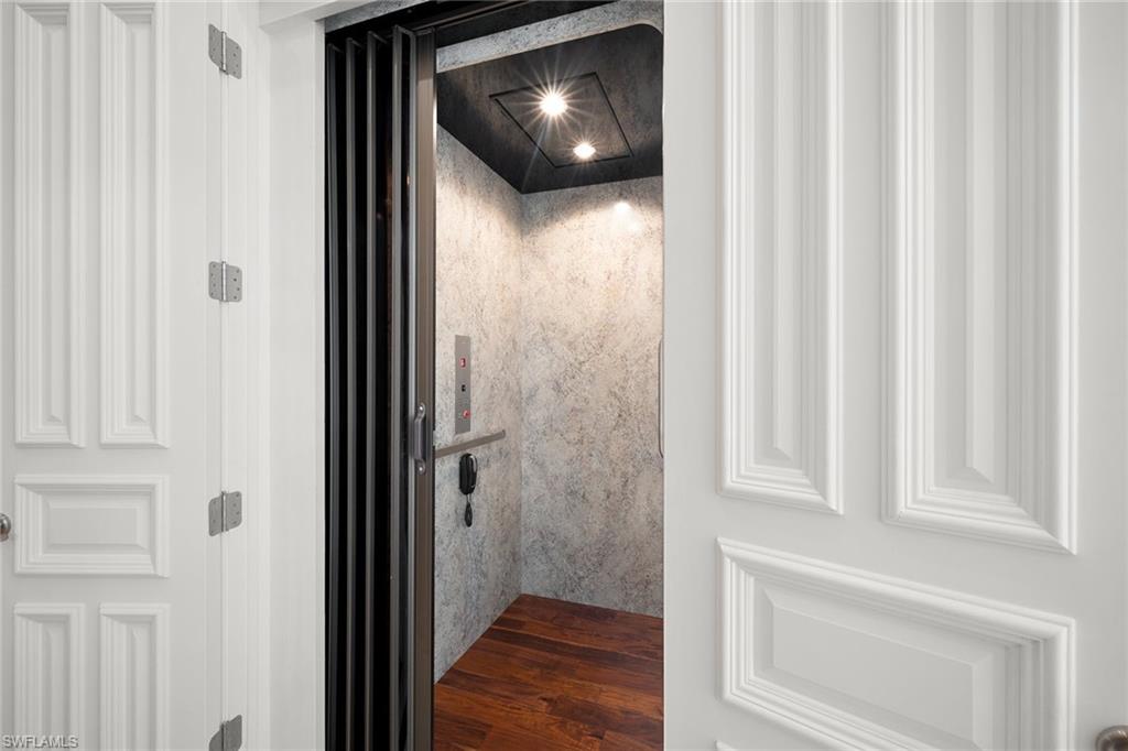 AQUALANE SHORES - Residential