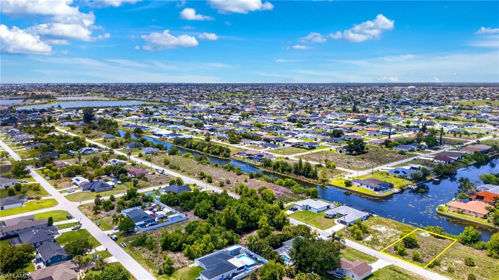 CAPE CORAL - Land