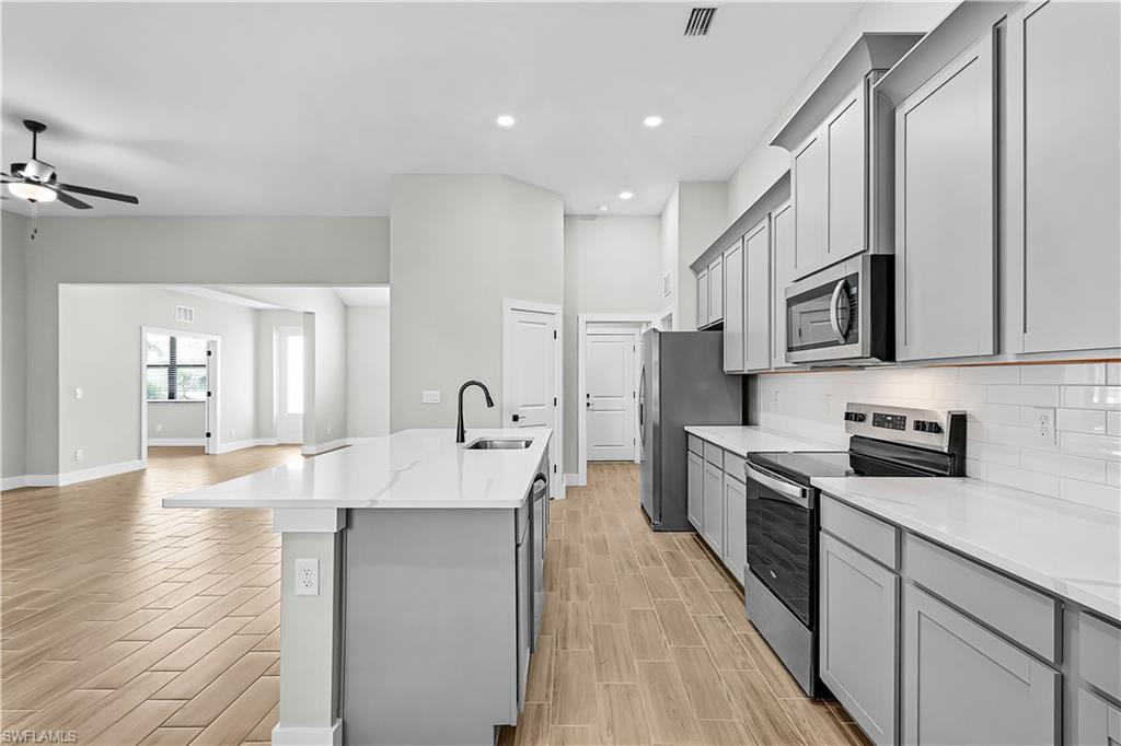 CAPE CORAL - Residential