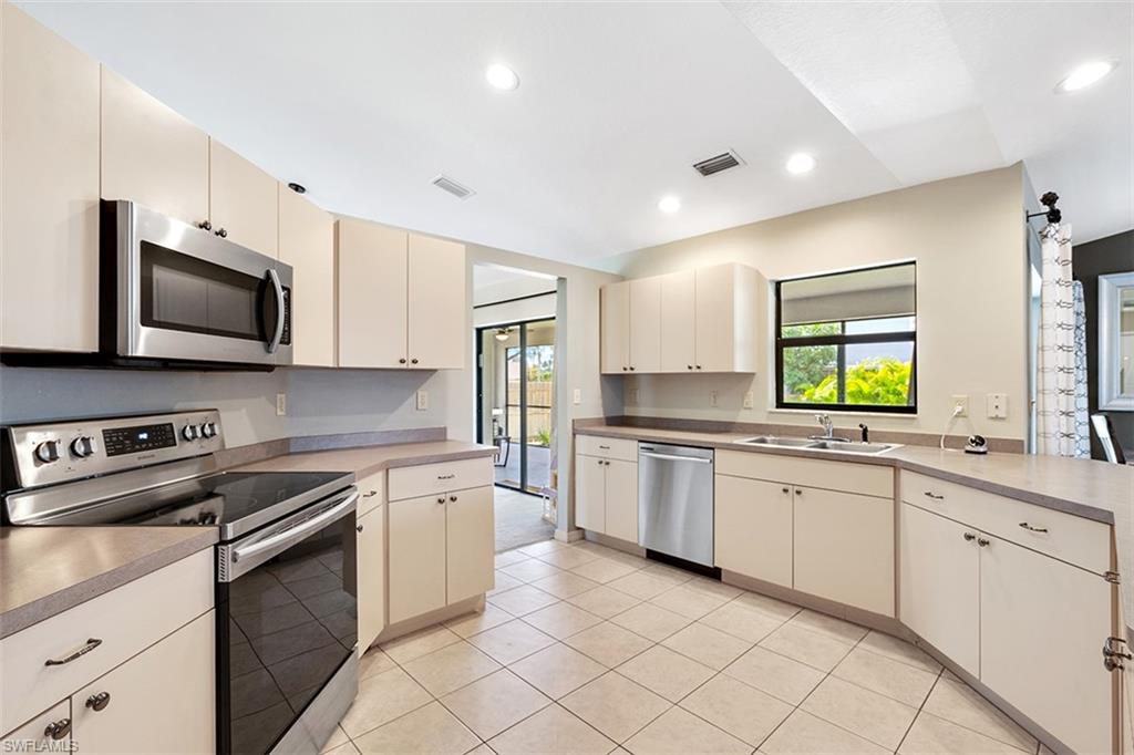 SAN CARLOS PARK - Residential