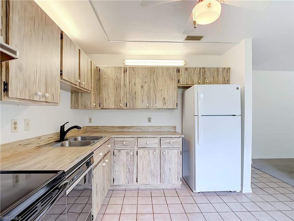 SAN CARLOS PARK - Residential