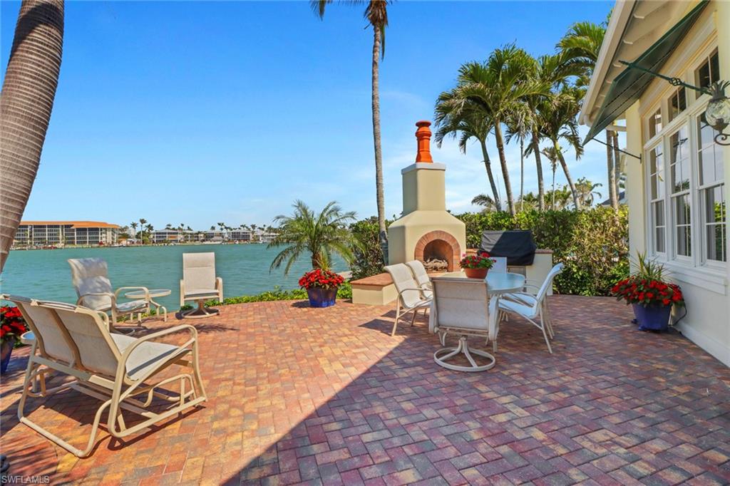 MOORINGS - Residential