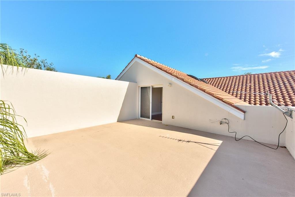 COURTYARDS - Residential Lease