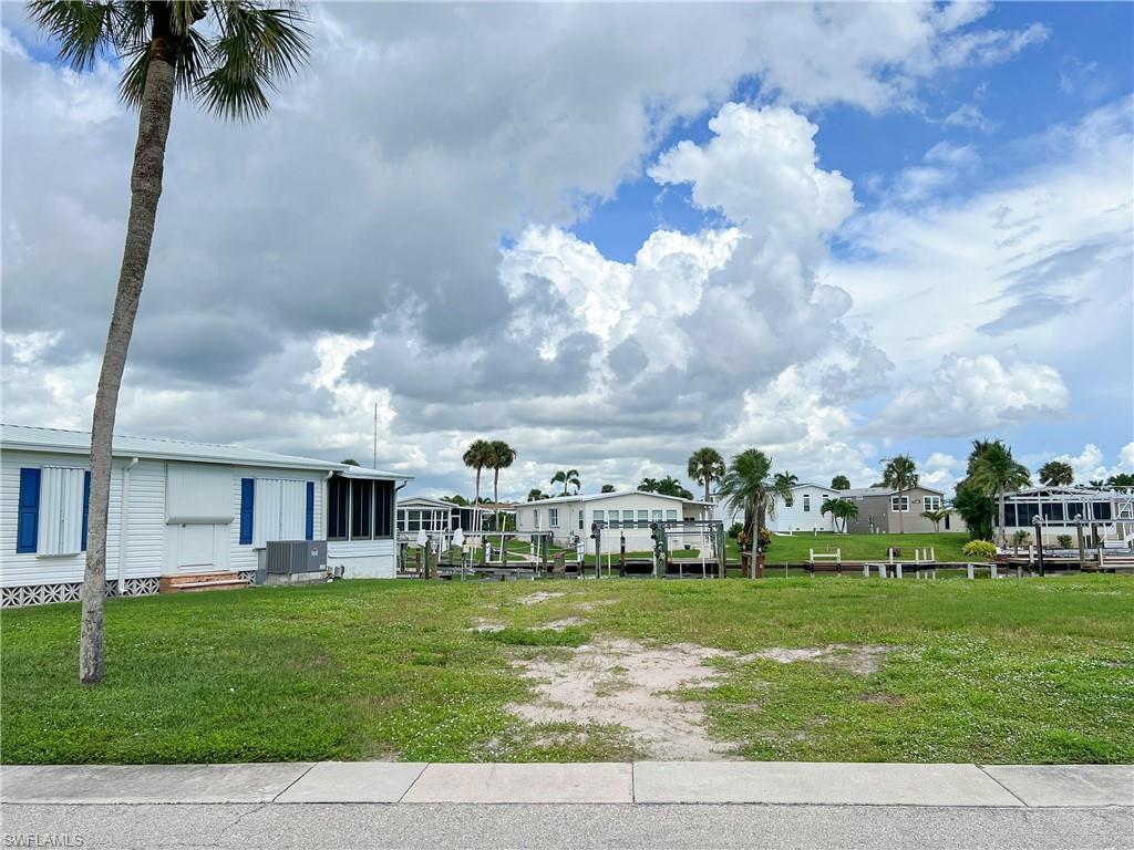 BAYSIDE ESTATES - Land