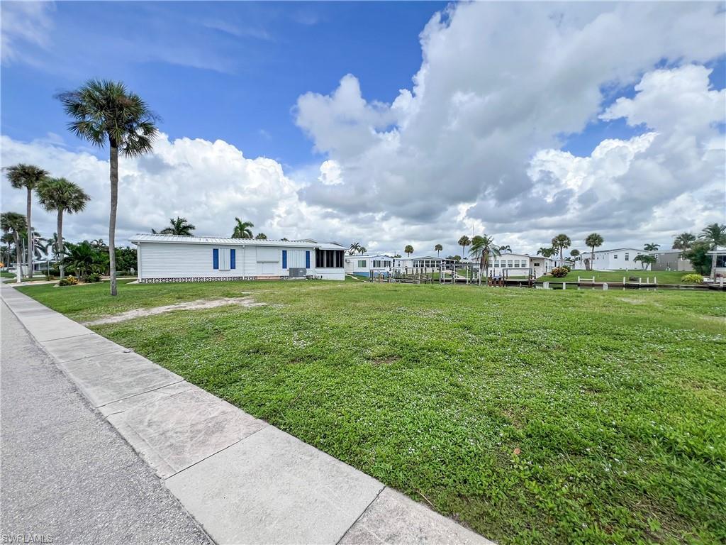 BAYSIDE ESTATES - Land