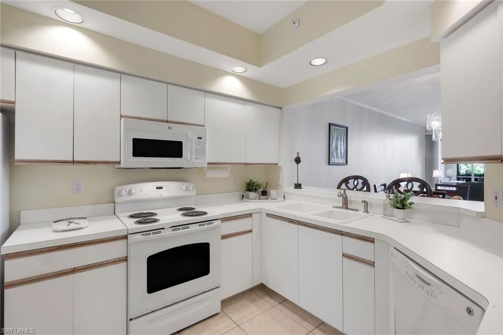 SAWGRASS POINT - Residential