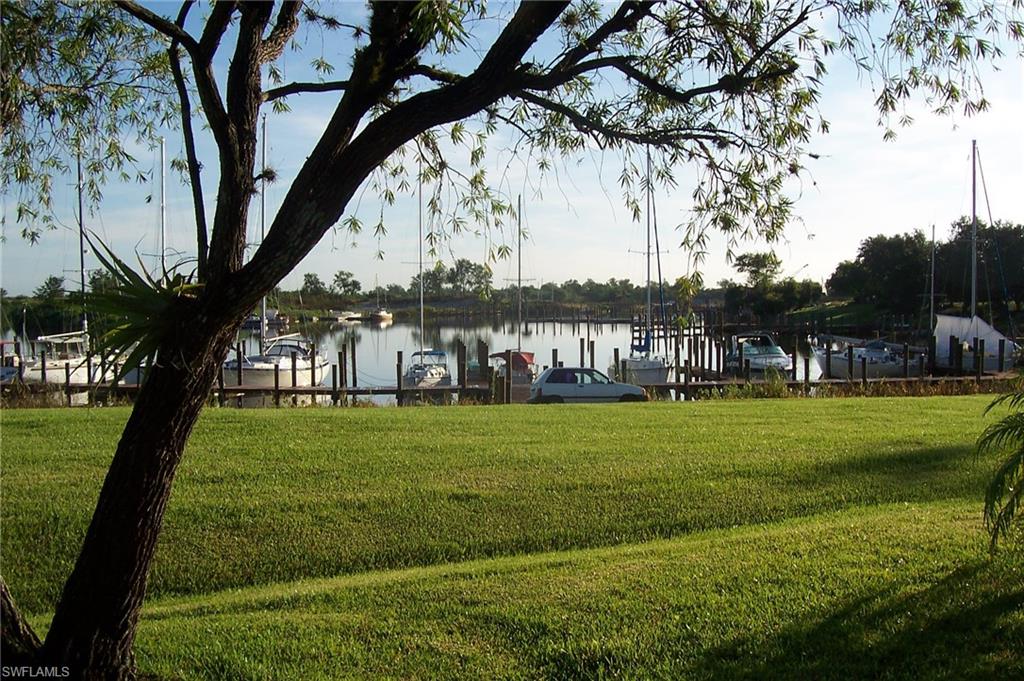 1/1 condo with nice porch, sold "as is", great lay-out but needs some TLC. Quiet neighborhood with river nearby