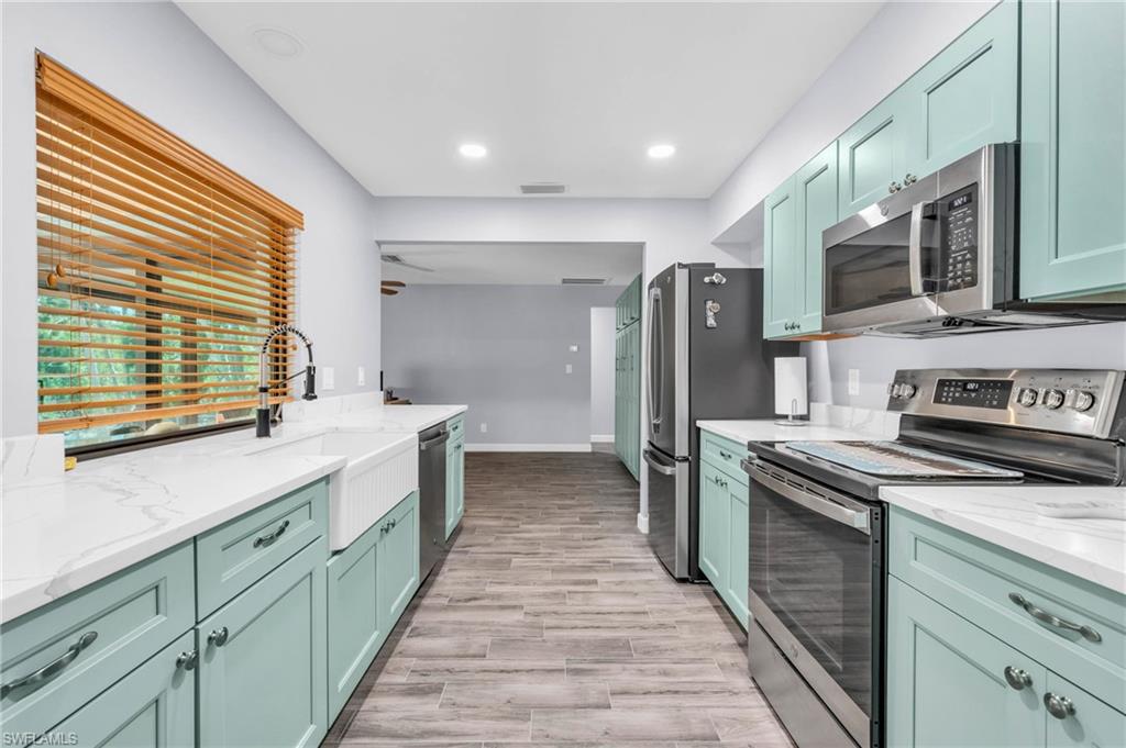 SANIBEL BAYOUS - Residential