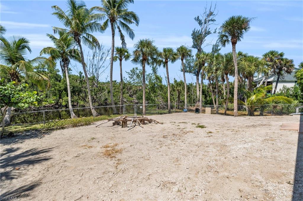 SANIBEL BAYOUS - Residential